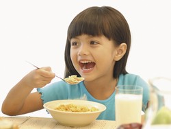 Puasa Setengah Hari Dinilai Bukan Cara Efektif Ajarkan Anak Berpuasa