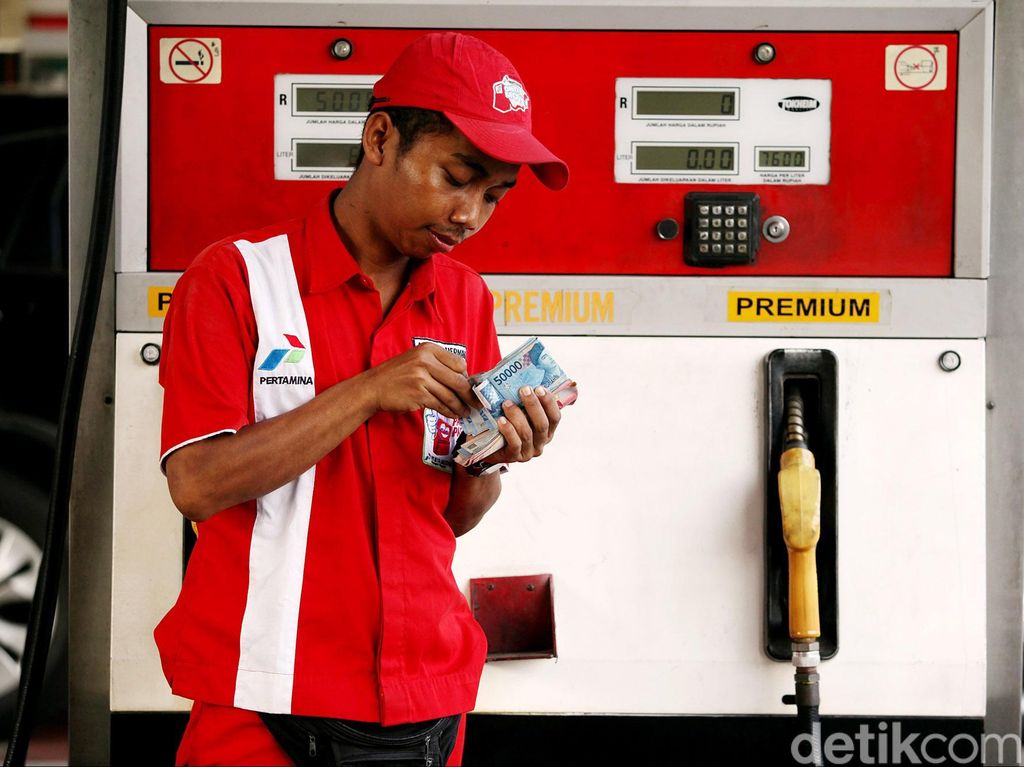 Perhatian! Harga Premium di Jawa Turun Rp 100/Liter Perhatian! Harga Premium di Jawa Turun Rp 100/Liter