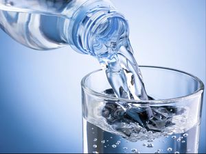 Kenapa Air Minum Disebut Air Putih di Indonesia?