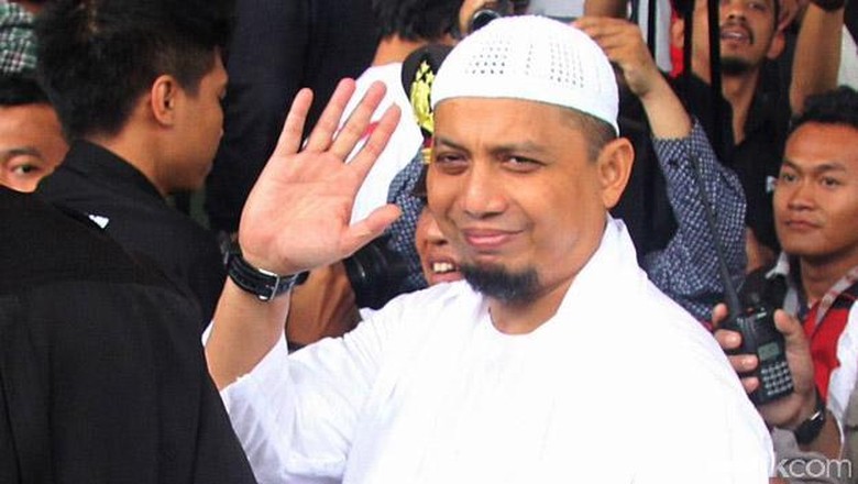 Arie Untung Kabarkan Ustad Arifin Ilham Dipindah ke Penang Pagi Ini