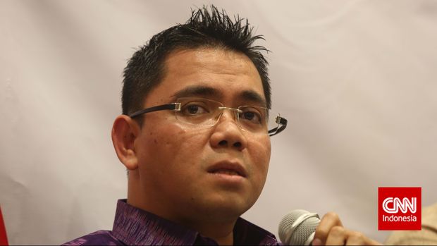 Ketua Badan Bantuan Hukum dan Advokasi Pusat DPP PDI-P, Arteria Dahlan saat diskusi dengan topik KPK vs Polri di Cikini, Jakarta, Minggu, 1 Februari 2015. CNN Indonesia/Safir Makki