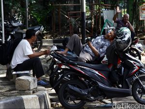 Musim Hujan, Pendapatan Tukang Ojek di Sultra Turun