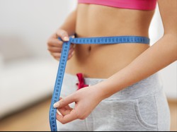 4 Cara Mengecilkan Perut yang Aneh Tapi Masuk Akal