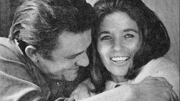 Johnny Cash identik dengan lirik dalam dan suara bass.