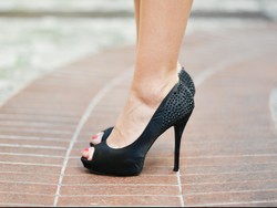 Pakai Alas Kaki Sempit, Kaki Juga Rentan Kapalan