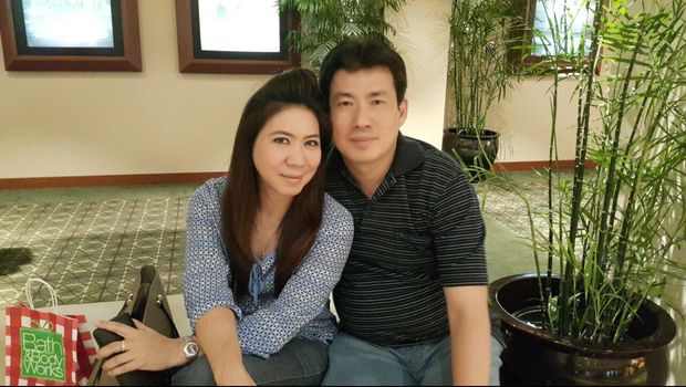 Susi Susanti dan Alan Budikusuma Pasangan emas bulutangkis Indonesia, Susi Susanti dan Alan Budikusuma. Kedua pebulutangkis ini yang merebut emas pertama bagi Indonesia di ajang Olimpiade.