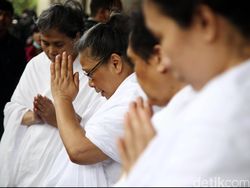 Jenazah Lia Eden Dikremasi di Rumah Duka Grand Heaven Jakarta