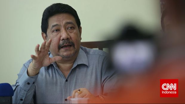Direktur Eksekutif Setara Institute, Hendardi memaparkan pendapatnya mengenai rencana Pemerintah Indonesia terkait eksekusi mati tahap kedua yang rencananya akan dilakukan akhir februari di kantor Human Rights Working Group (HRWG), Jakarta, Selasa, 16 Februari 2015. Eksekusi terhadap terpidana mati ini  menurut Koalisi NGO Anti Hukuman Mati bertentangan dengan agenda reformasi hukum dan HAM serta prinsip-prinsip kemanusiaan yang selama ini dianut oleh Indonesia. CNN Indonesia/Safir Makki