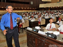 Pertarungan KMP vs KIH Ikut Hambat Kerja DPR