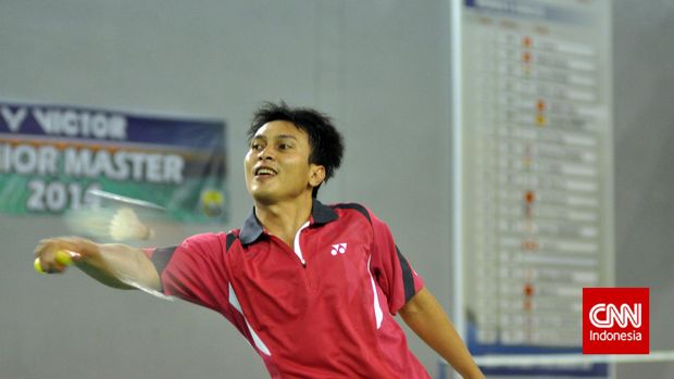Rabu (26/2) Mohammad Ahsan berlatih defense. (CNN Indonesia/Putra Permata)