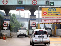 Ada Mobil Tabrak Pembatas Jalan di KM 34 Tol JORR