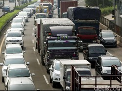 Pemudik Mulai Padati Tol Cikampek, Kemacetan Hingga 4 Km