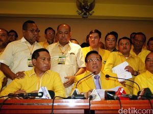 Kubu Ical Pegang Putusan Pengadilan, Kubu Agung: Itu Main Catur Sendiri