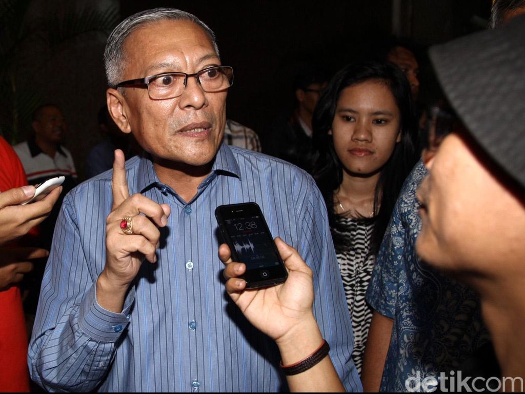 Politikus Golkar: Airlangga Harus Pilih Jadi Menteri atau Ketum Politikus Golkar: Airlangga Harus Pilih Jadi Menteri atau Ketum