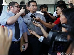 Razman Resmi Mundur sebagai Pengacara Gubernur Gatot dan Evy Susanti