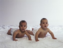 Wow, Wanita-wanita Ini Berulang Kali Melahirkan Bayi Kembar (2)