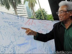 Jenazah Adnan Buyung akan Dibawa ke Rumah Duka di Lebak Bulus