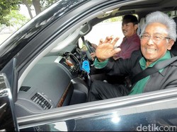 Fadjroel Minta Jokowi Beri Gelar Pahlawan Nasional Kepada Adnan Buyung