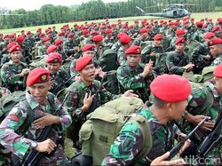 Kopassus Buru Porsche Berpelat TNI Palsu yang Berkeliaran di Jalan