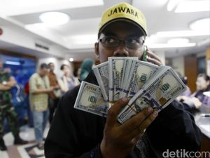Dolar AS Melesat Lewati Rp 15.000! Dolar AS Melesat Lewati Rp 15.000!