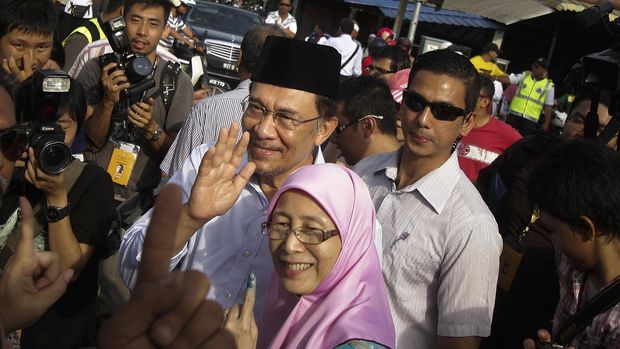 Wan Azizah dan suaminya, Anwar Ibrahim