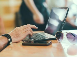 Ketika Notifikasi Email Membuat Karyawan Stres di Tempat Kerja