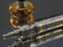 Studi Ini Sebut Rokok Elektrik Juga Bisa Bikin Orang Kecanduan Merokok