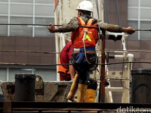 Jokowi Segera Kaji Revisi Aturan Pengupahan