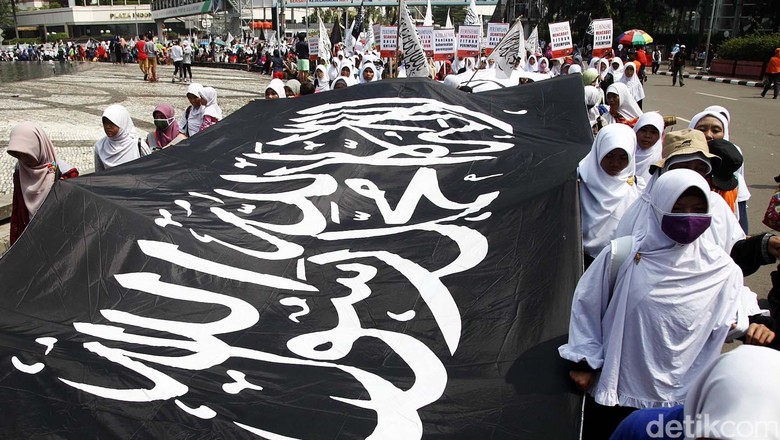 Ini Beda Bendera HTI dengan Bendera Berkalimat Tauhid