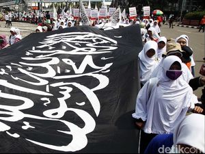 Ini Beda Bendera HTI dengan Bendera Berkalimat Tauhid Ini Beda Bendera HTI dengan Bendera Berkalimat Tauhid