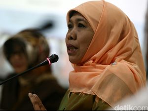 Bahas LRT di Kantor Luhut, Khofifah: Super Prioritas