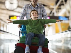 Hendak Bepergian Bersama si Kecil? Ini Daftar Persiapannya