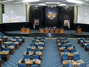 Paripurna DPRD DKI soal Raperda Zonasi Pesisir Ditunda Lagi, 2 Pasal Disoal Paripurna DPRD DKI soal Raperda Zonasi Pesisir Ditunda Lagi, 2 Pasal Disoal