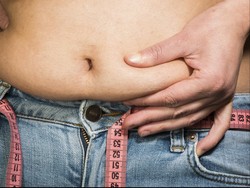 Studi: Perokok Berat Lebih Berisiko Punya Perut Buncit