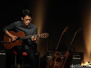 Tohpati Segarkan Semusim Lewat Kolaborasi Baru Tohpati Segarkan Semusim Lewat Kolaborasi Baru