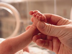 Studi: Wanita Bertubuh Pendek Lebih Berisiko Melahirkan Bayi Prematur