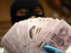 OTT Hakim dan Politikus Golkar, KPK Amankan Uang Asing