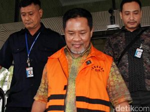 Eks Bupati Lombok Barat Zaini Arony Bebas Usai Jalani Hukuman 7 Tahun Penjara Eks Bupati Lombok Barat Zaini Arony Bebas Usai Jalani Hukuman 7 Tahun Penjara