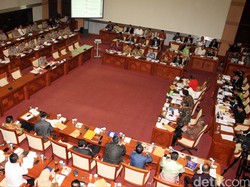 Komisi IX Gelar Rapat dengan Dirut BPJS dan Kemenaker Bahas PP JHT