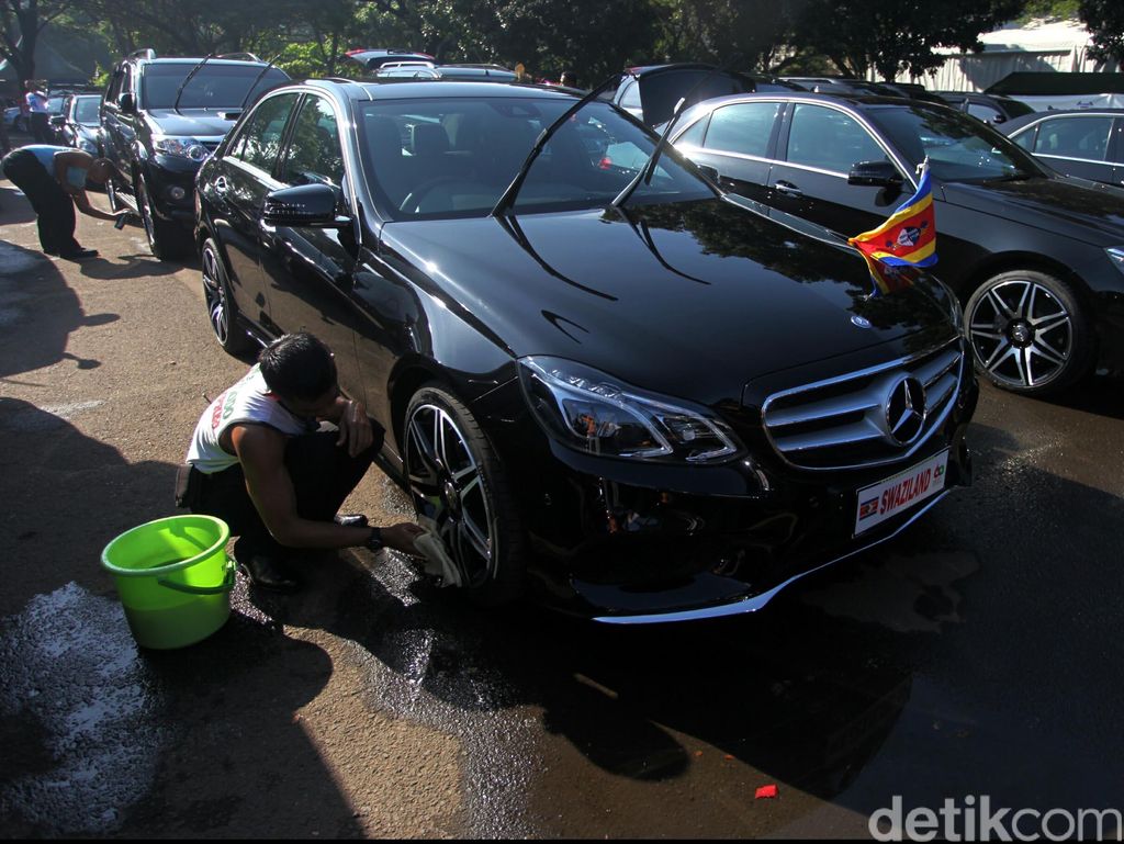 Mencuci Mobil Bisa Kesetrum? Mencuci Mobil Bisa Kesetrum?