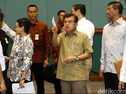 Senyum-senyum, JK Tunjukkan Draft Final Islah Golkar