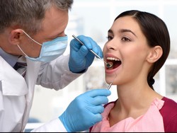 Berencana Hamil? Yuk, Bersihkan Dulu Karang Giginya