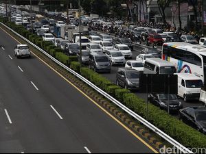 Kata Jokowi Macet Bikin Rugi Rp 65 Triliun, Ini Kerugian Lain
