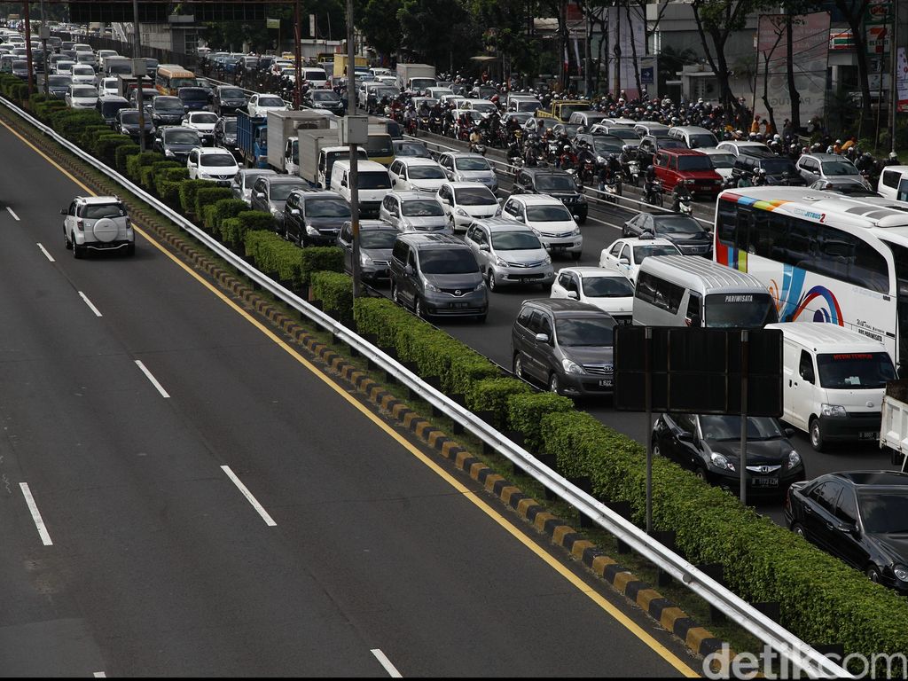 Kata Jokowi Macet Bikin Rugi Rp 65 Triliun, Ini Kerugian Lain Kata Jokowi Macet Bikin Rugi Rp 65 Triliun, Ini Kerugian Lain
