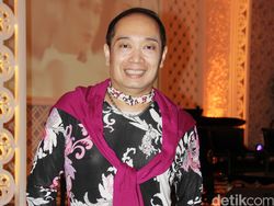 Adjie Notonegoro dan Tudingan Gay Usai Foto Bareng Mudjie Massaid