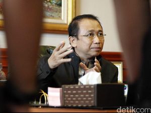 Pengacaranya Tiba di Bareskrim, Marzuki Alie Akan Laporkan 5 Kader PD Pengacaranya Tiba di Bareskrim, Marzuki Alie Akan Laporkan 5 Kader PD