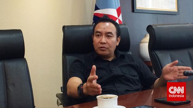 Ketua Dewan Pimpinan Pusat Partai Demokrat Didik Mukrianto mengatakan Kader Demokrat berharap pengelolaan partai dapat secara langsung ke Susilo Bambang Yudhoyono.