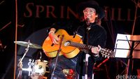 Selamat Jalan, Musisi Pengelana Leo Kristi