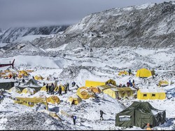 Gunung Everest Bergeser 3 Cm Akibat Gempa Nepal