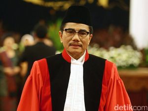 Hakim MK Manahan Bantah Dilobi Anwar Usman untuk Setuju Ubah Syarat Cawapres Hakim MK Manahan Bantah Dilobi Anwar Usman untuk Setuju Ubah Syarat Cawapres
